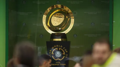 申花补时逆袭夺冠，连克海港两度称霸，五冠力压广州队！